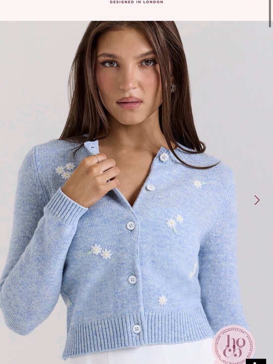 House of CB Sweaters - House of CB ATHEIA
Blue Lambswool Floral Embroidered Cardigan